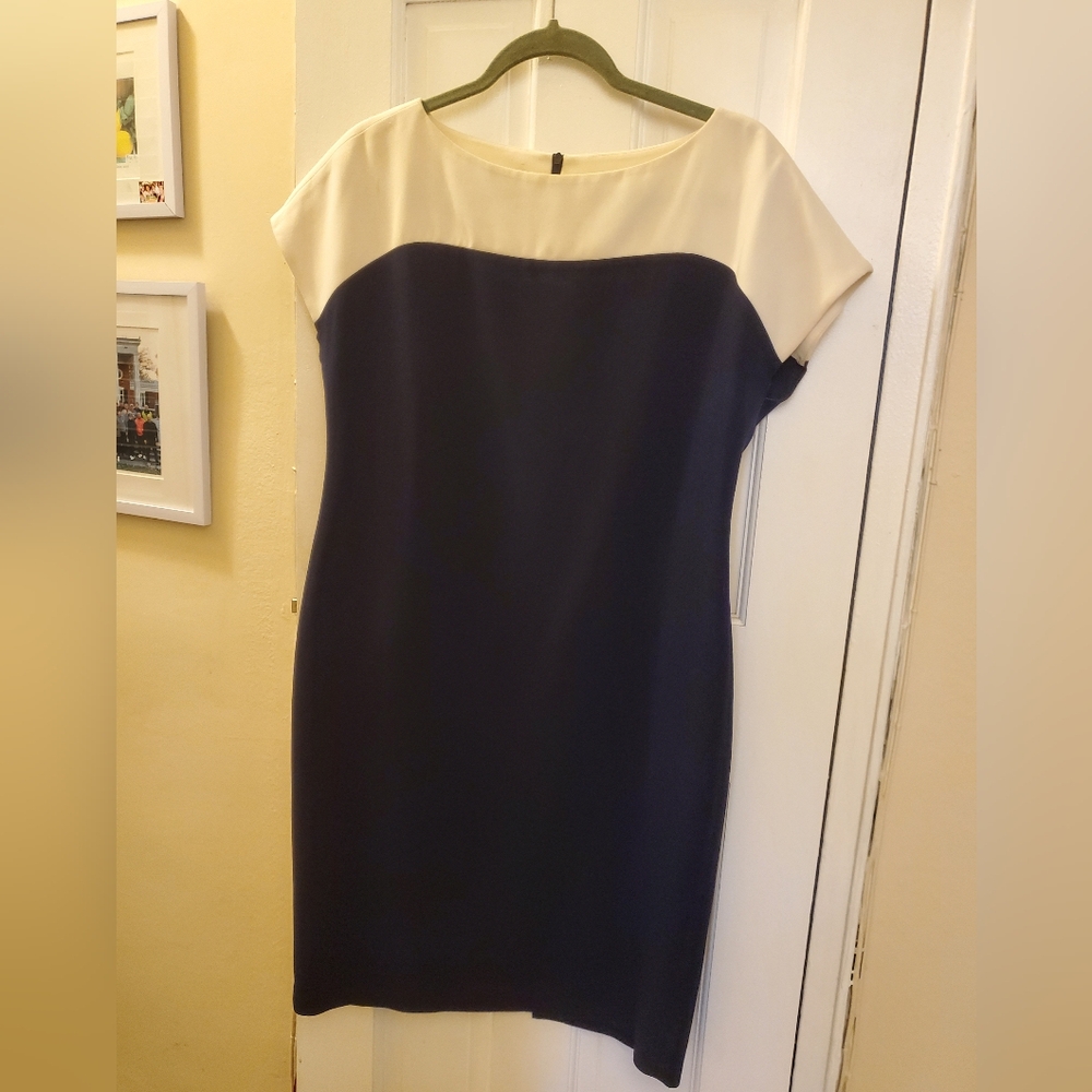 Easy Travel Dress: Versatile Navy and Off-White Sheath
